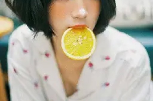 渣男会吻女人的额头吗-如何判断一个男人吻女人额头的真实意图